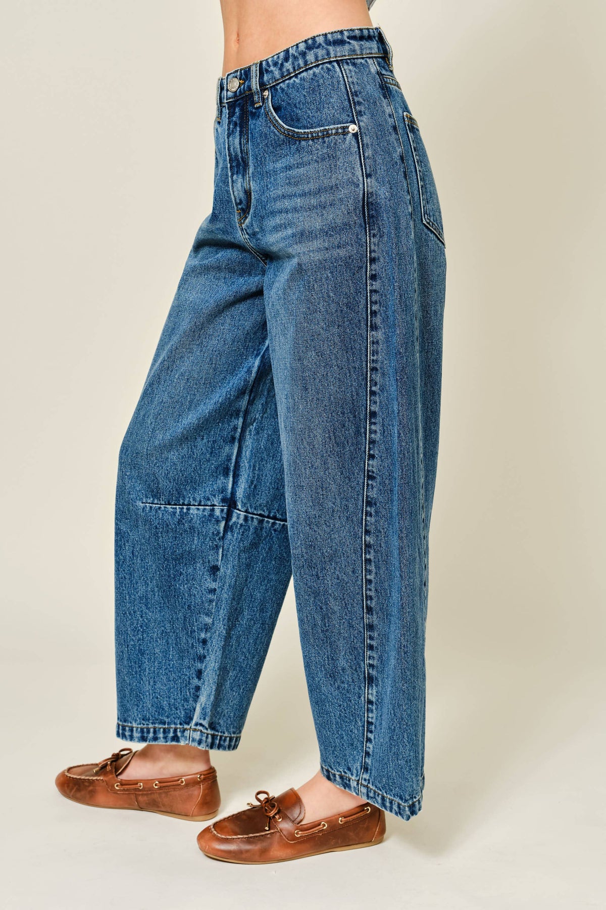 LA REBELDE CROPPED DENIM BARREL JEANS