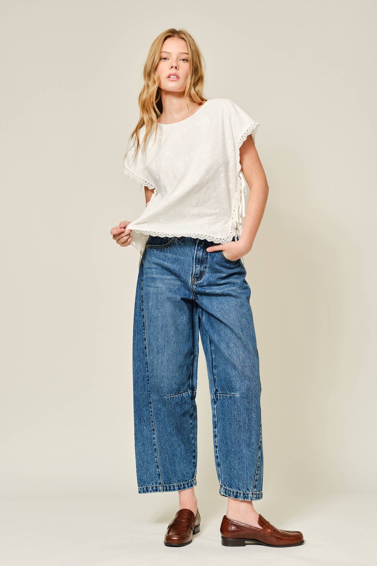 LA REBELDE CROPPED DENIM BARREL JEANS