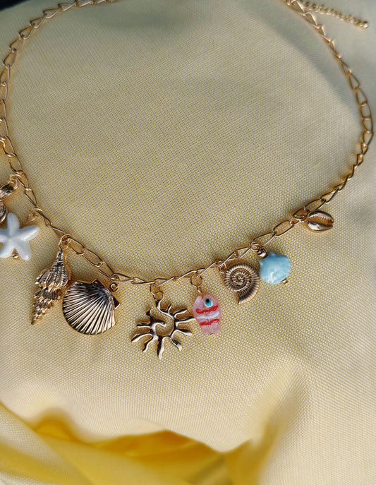 Sol, Playa, y arena Charm Necklace